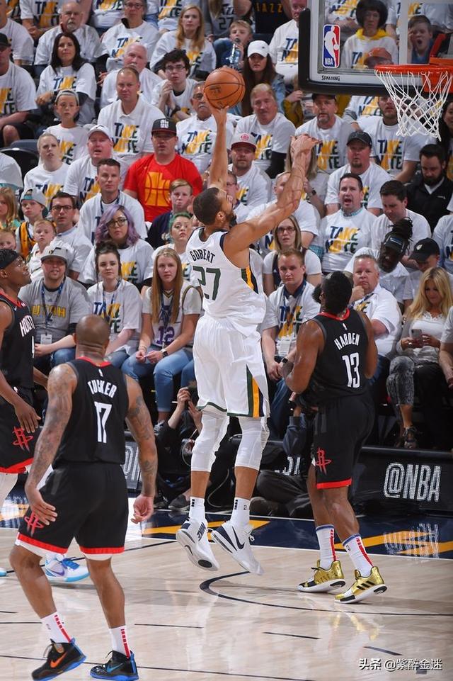 关于爵士球员独揽全队荣耀，助球队成功实现反超的信息